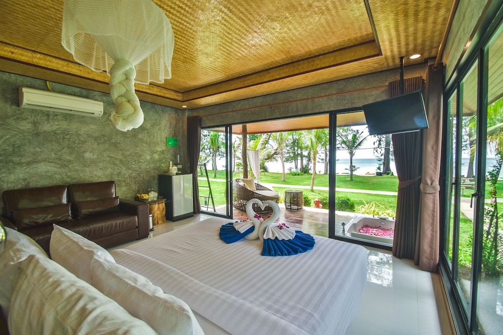 Long Beach Chalet 24/75