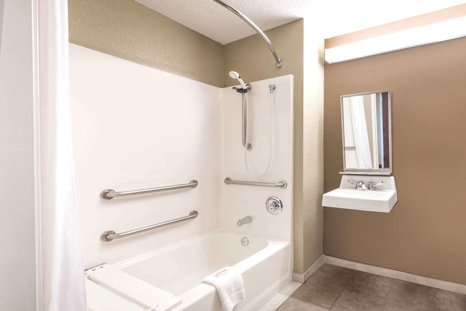 Microtel Inn Suites By Wyndham Dickinson 8/8