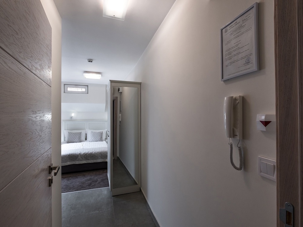 Caro Aparthotel 49/50