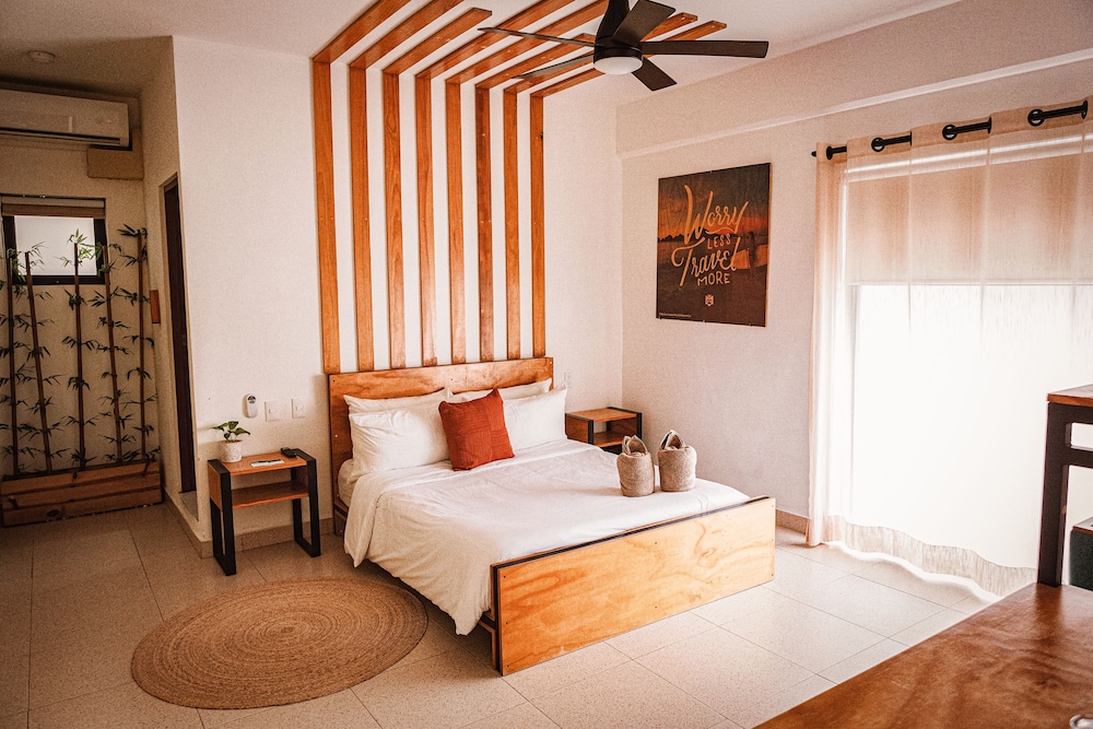 DELUXE, DOUBLE BED