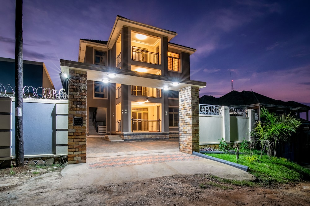 Saffron Beach Bistro & Cottages 2/50