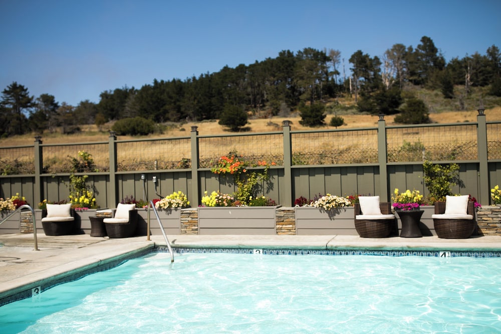 Sea Otter Inn 34/63