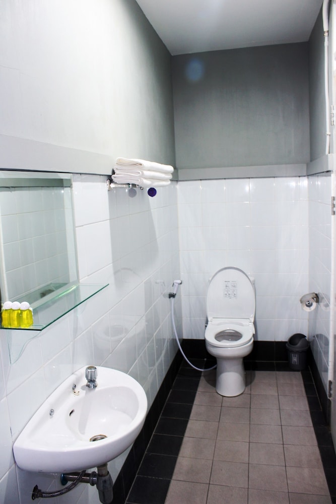 Super OYO Collection O 92277 Setra Priangan Guest House 36/39