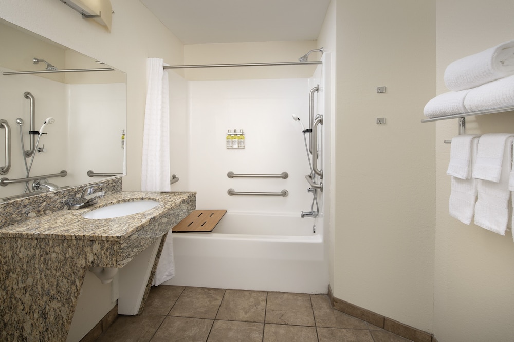 CANDLEWOOD SUITES BLUFFTON - HILTON HEAD 22/73