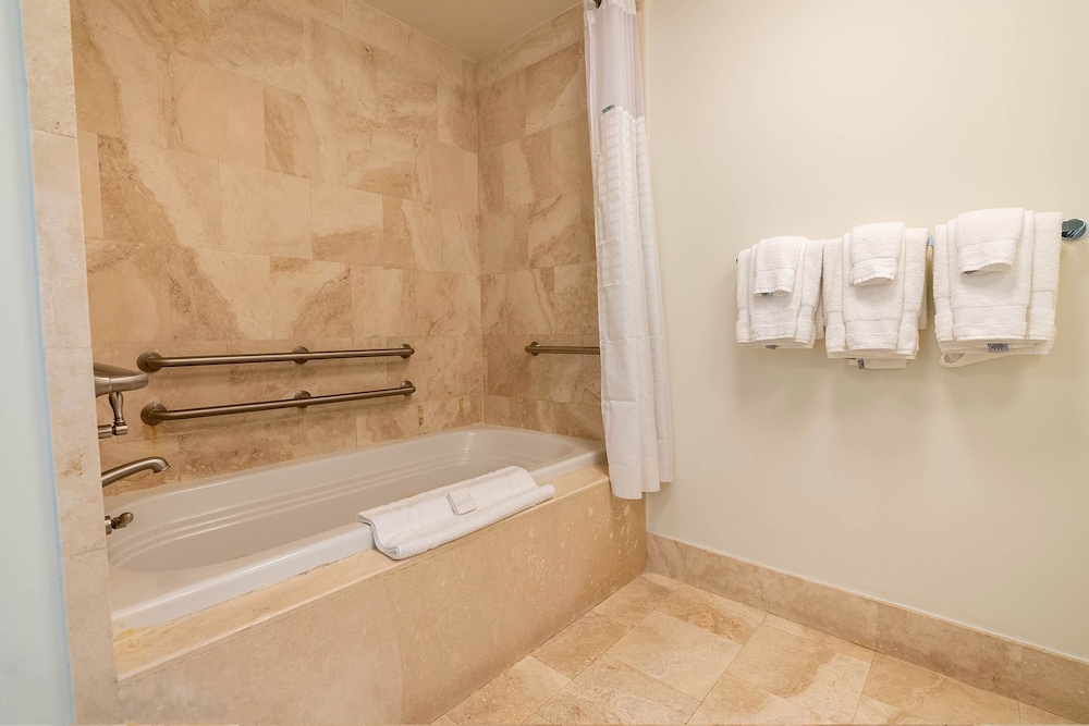 Fontainebleau Miami Beach Private Luxury Suites 24/50