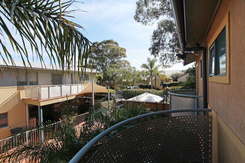 TRAVELLERS MOTOR VILLAGE 24/50