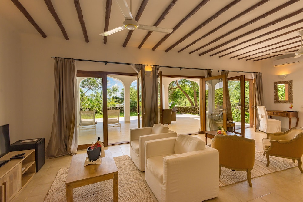 Kono Kono Beach Resort 42/73