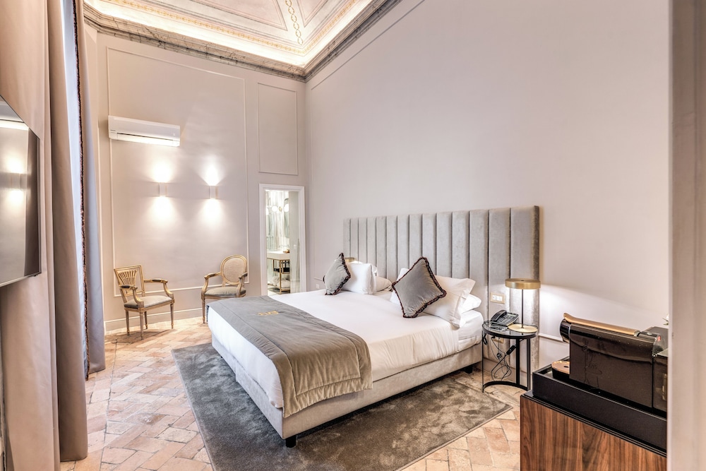 DELUXE, SUITE, KING BED, SOFA