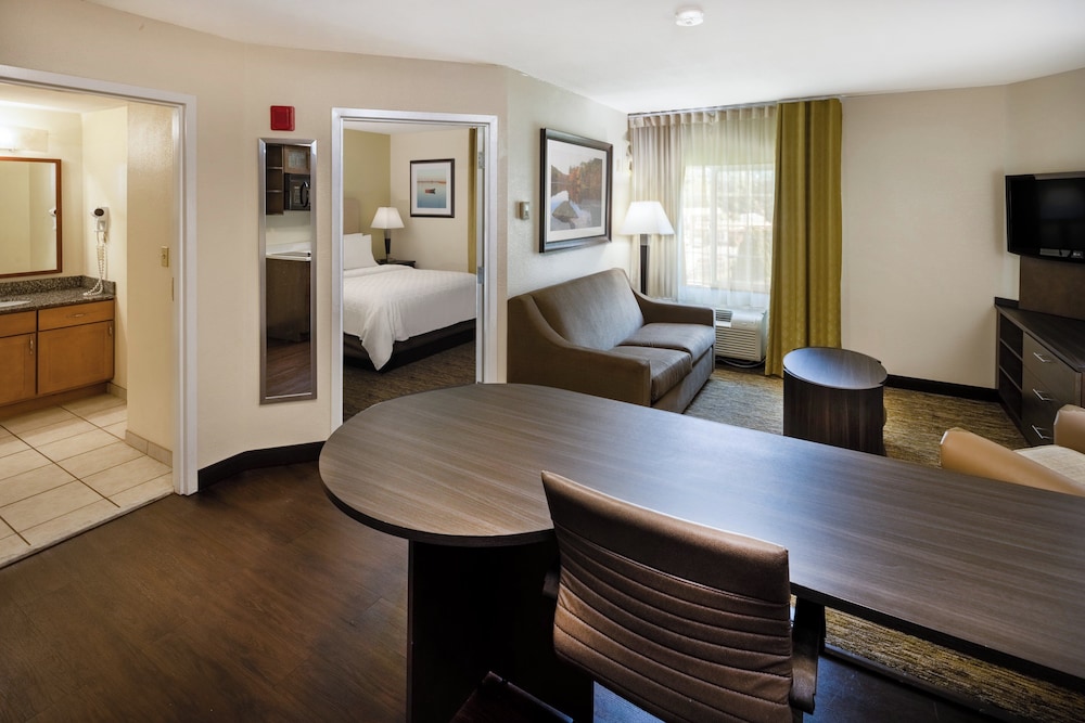 Candlewood Suites Windsor Locks Bradley Arpt 35/56