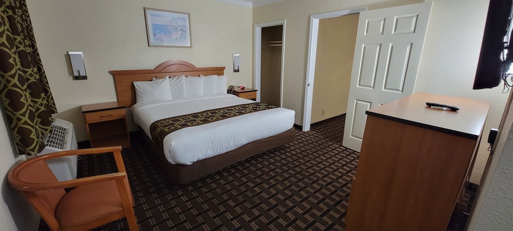 Riverside Inn & Suites Santa Cruz 16/56
