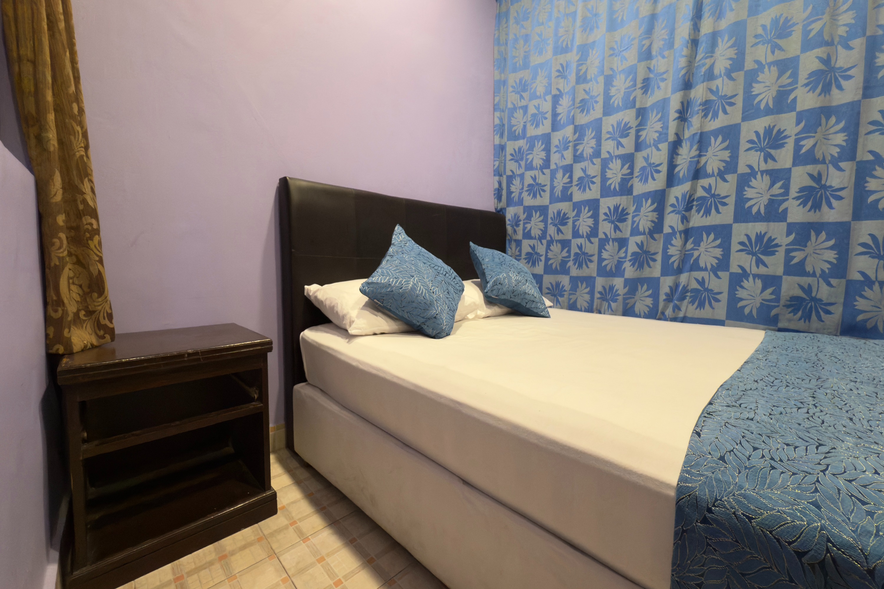 Room, Single