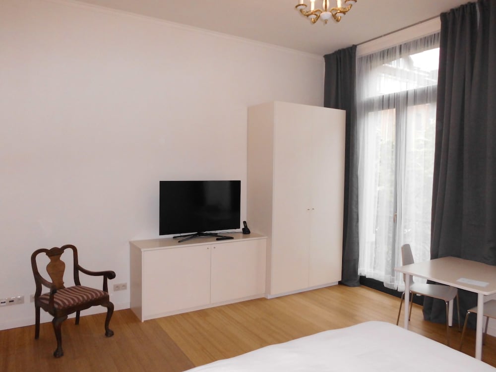 Midi Residence 10/15
