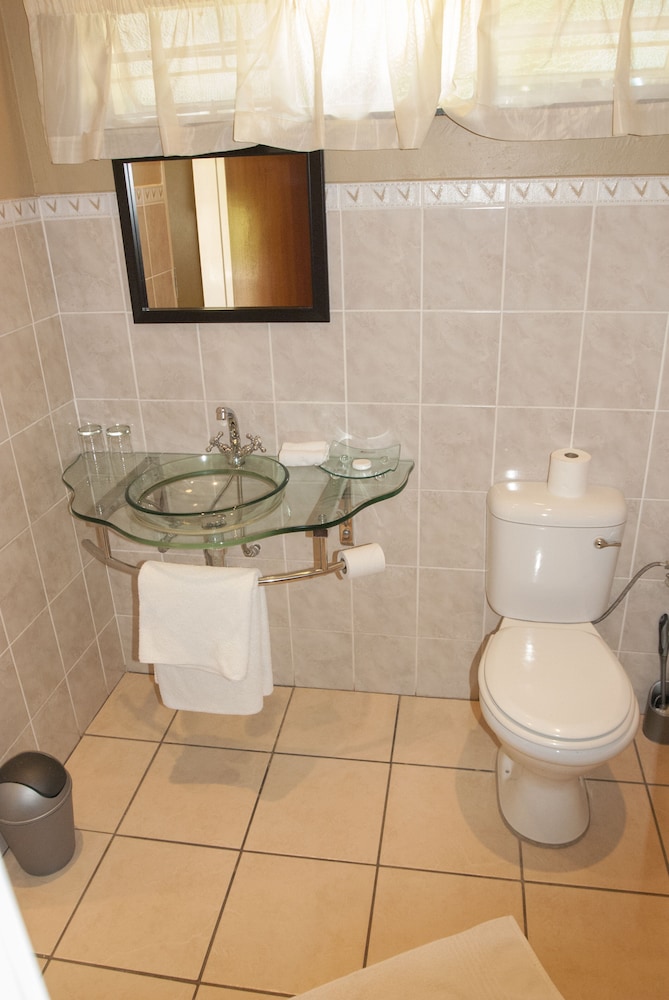 Emafini Country Lodge 56/57