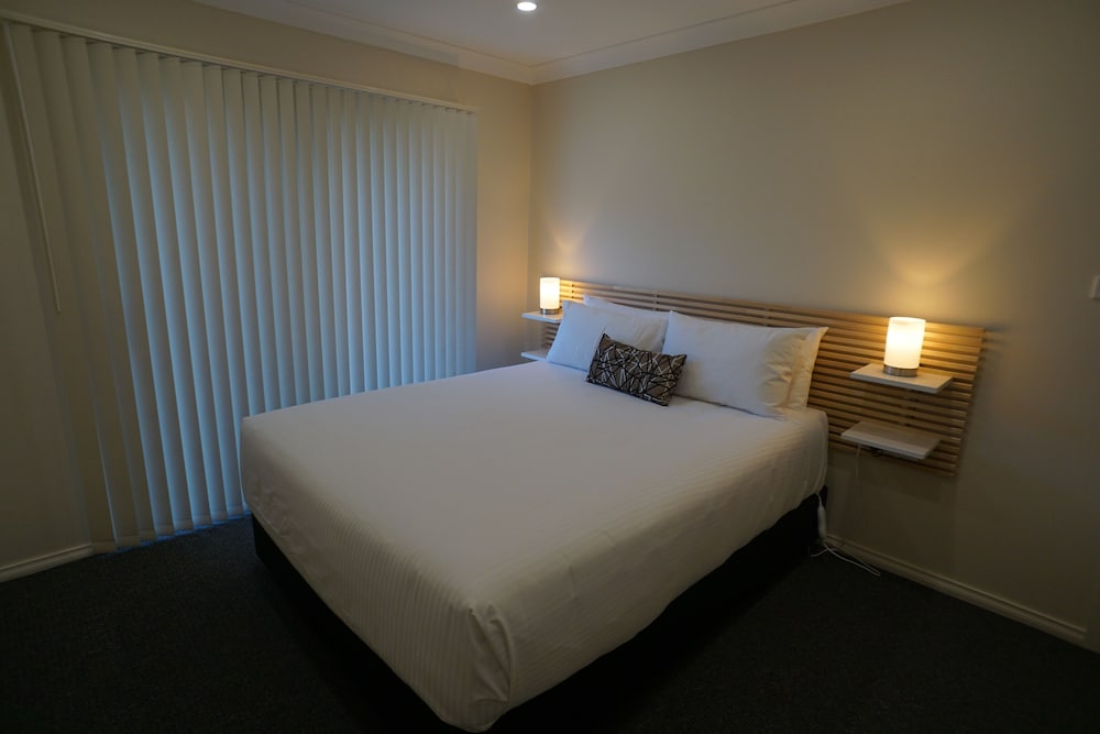 2 Bedrooms, Family, Apartment, Queen and Twin Beds, Kitchen