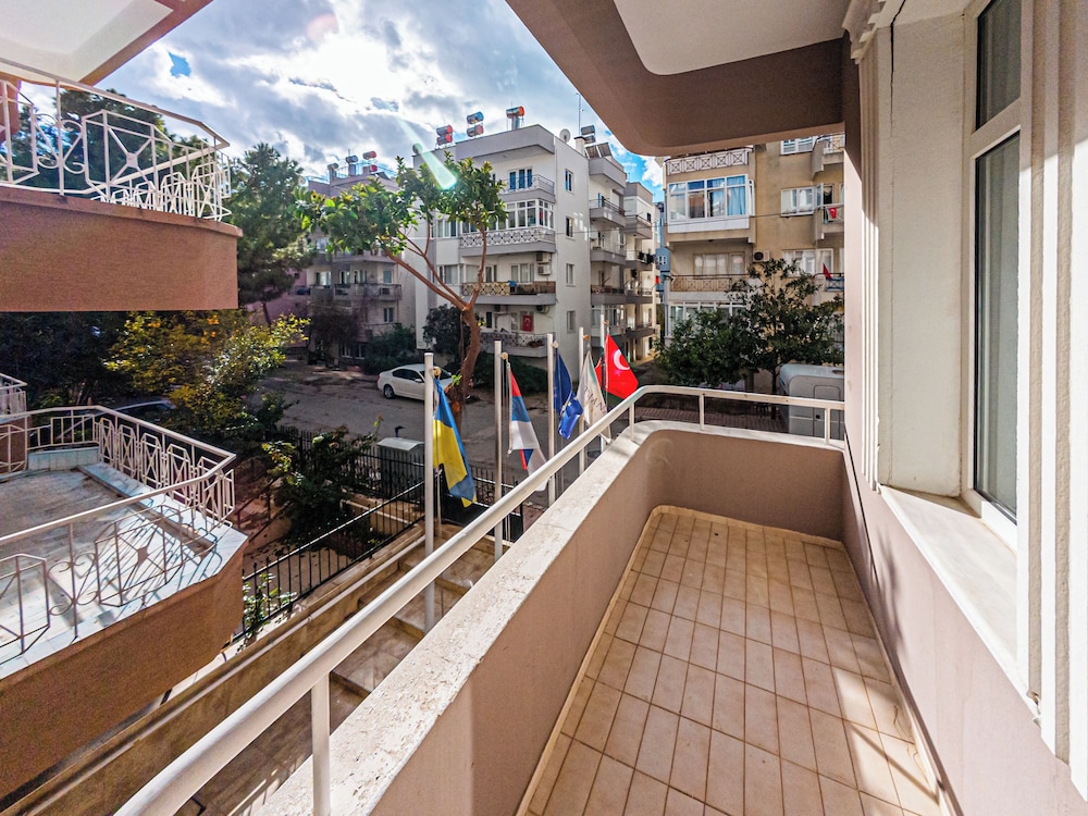Triana Hotel 59/65