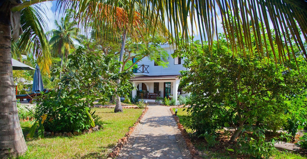 Flame Tree Cottages 50/59
