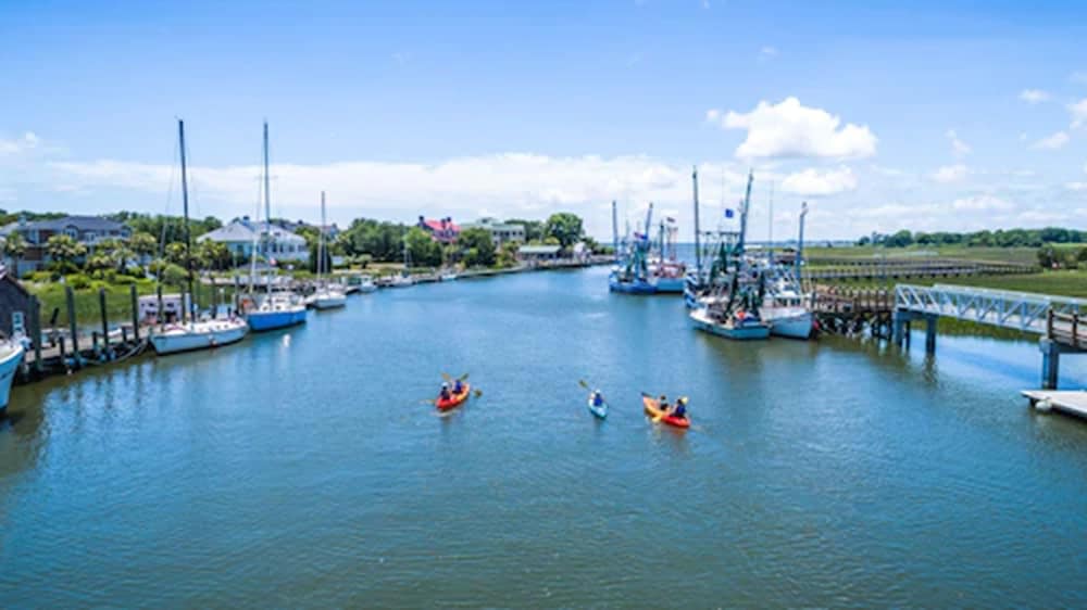 Shem Creek Inn 25/37