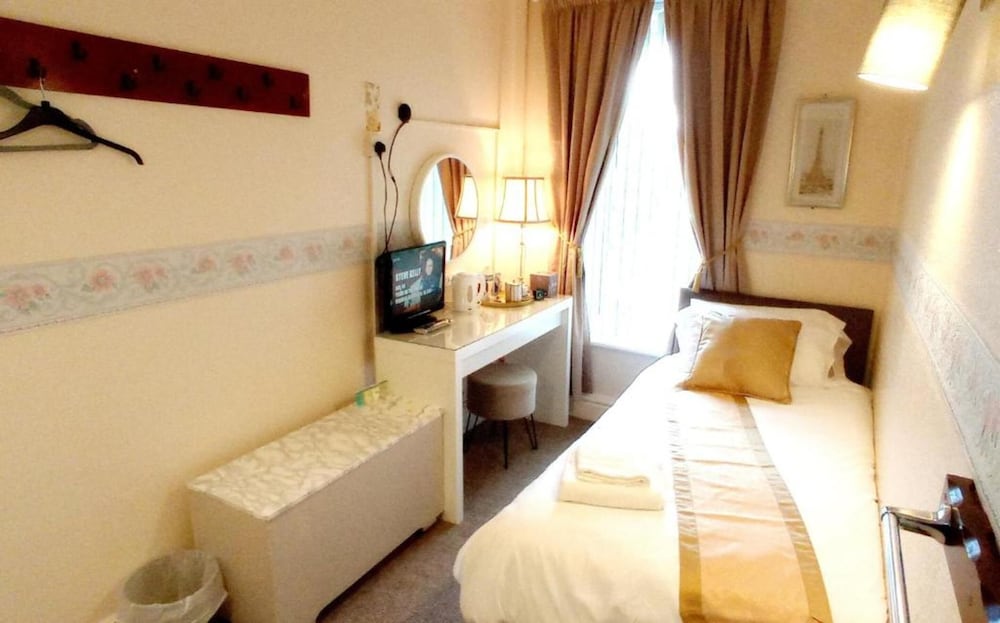 OYO Lily Hotel Blackpool 8/19
