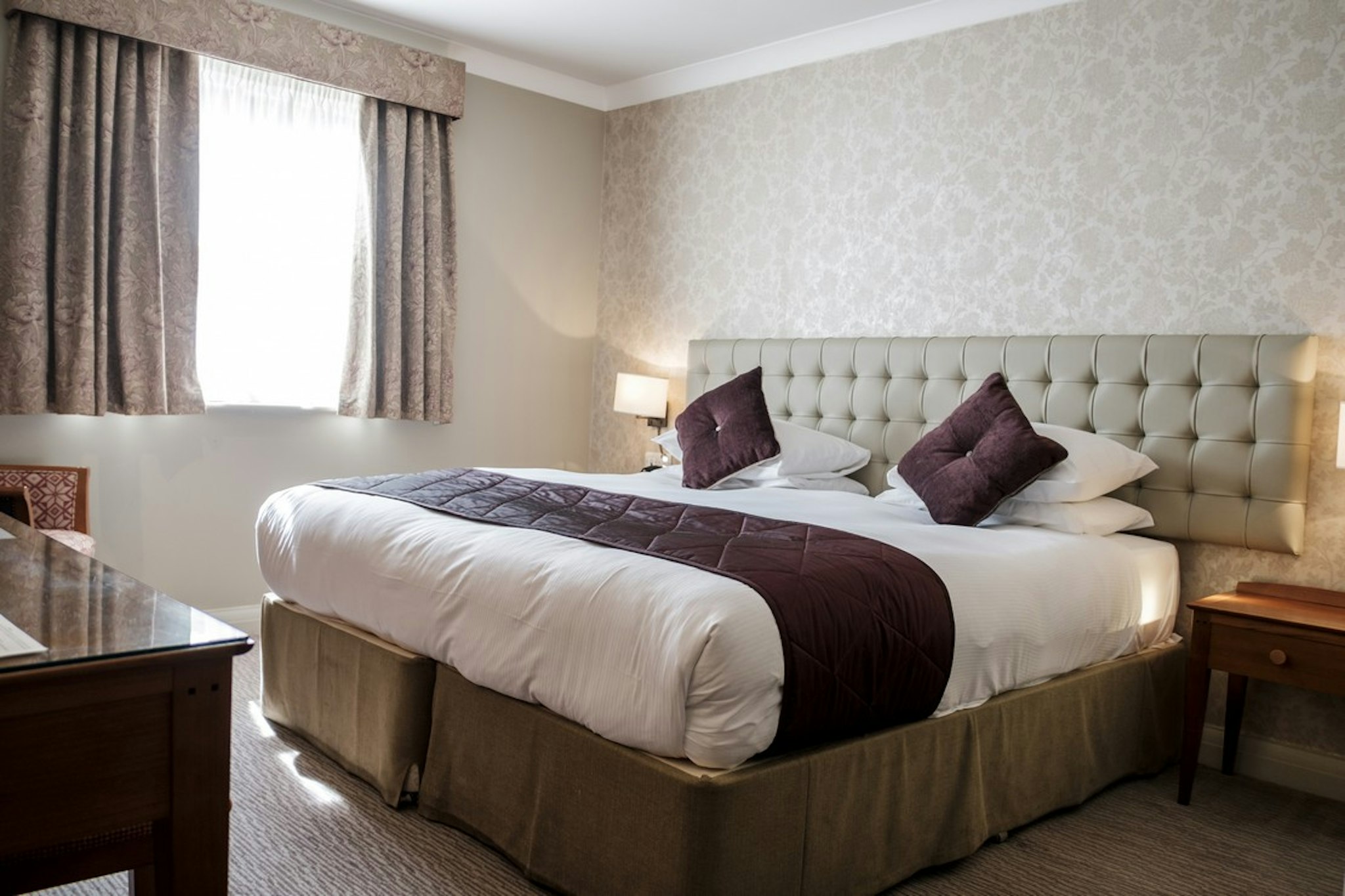 EXECUTIVE, DOUBLE BED