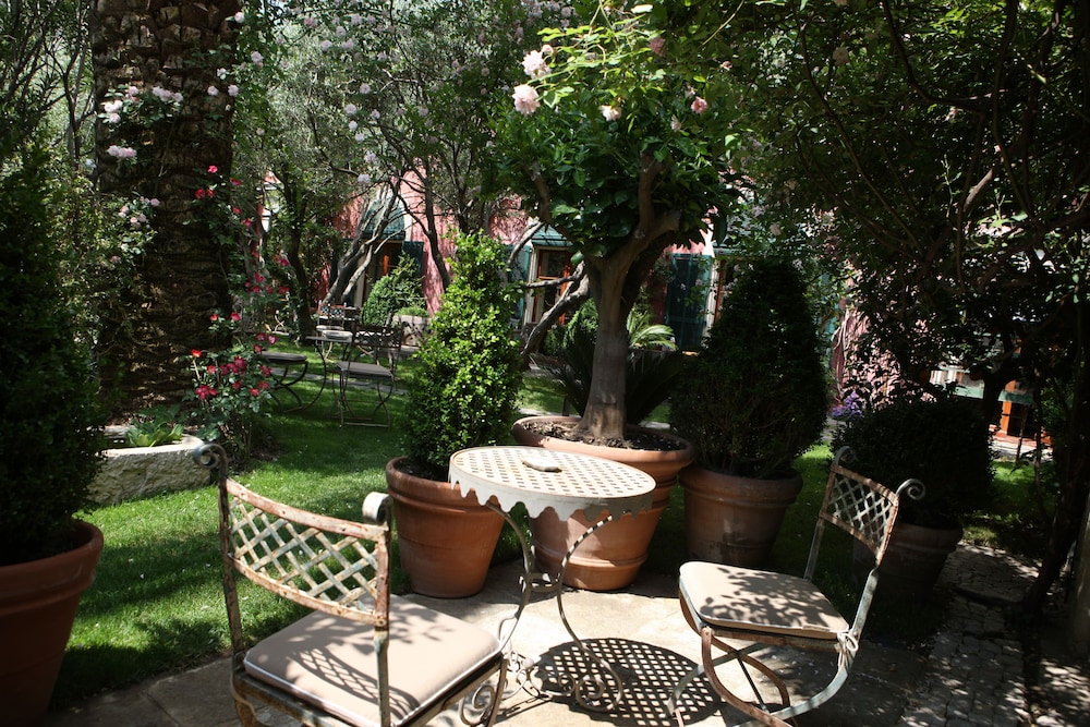 Jardins Secrets Hotel Nimes 37/40