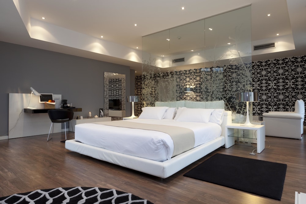 Suite, Jetted Tub