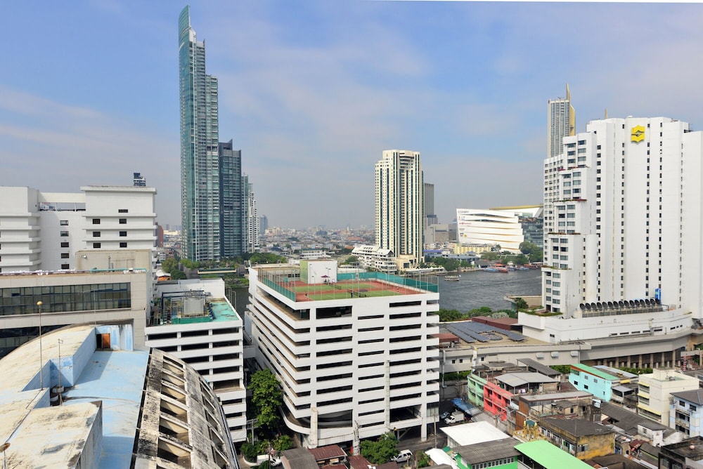 Centre Point Plus Hotel Silom 73/76