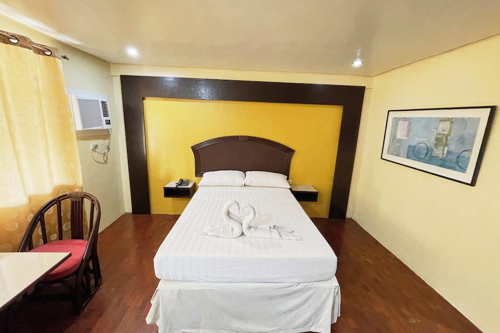 STANDARD, QUEEN BED