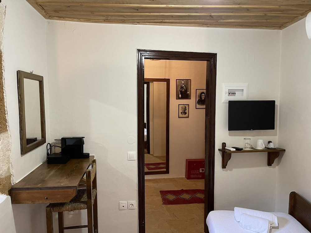 Captain Vasilis Hotel 42/56