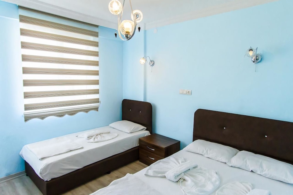 ROOM, TRIPLE