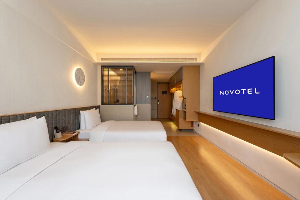 Business, 2 Beds