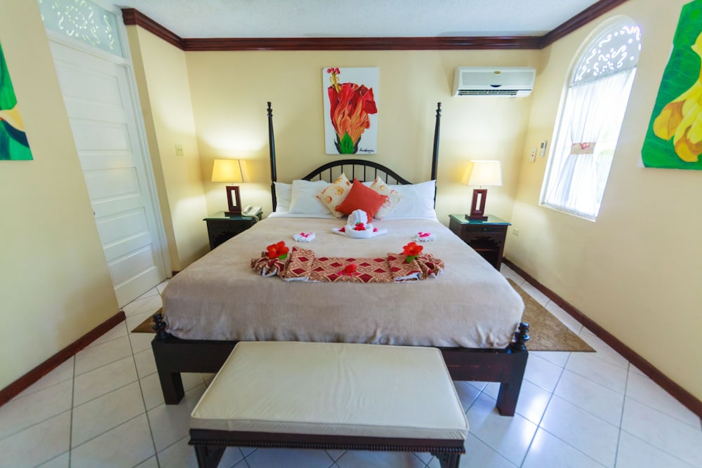 1 Bedroom, Suite, King Bed, Garden or Pool View