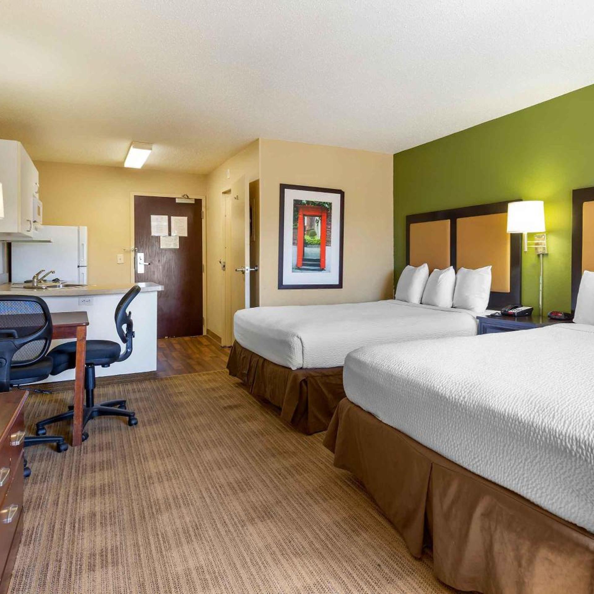 2 Queen Beds Accessible, Nsmk, Kitchen