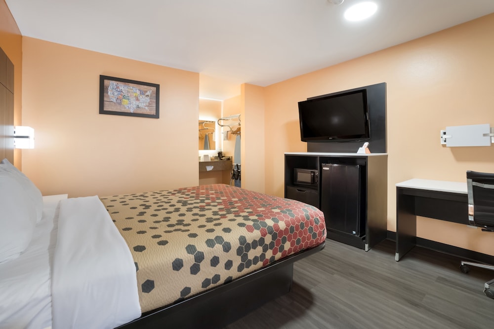 Econo Lodge Ripley 10/30