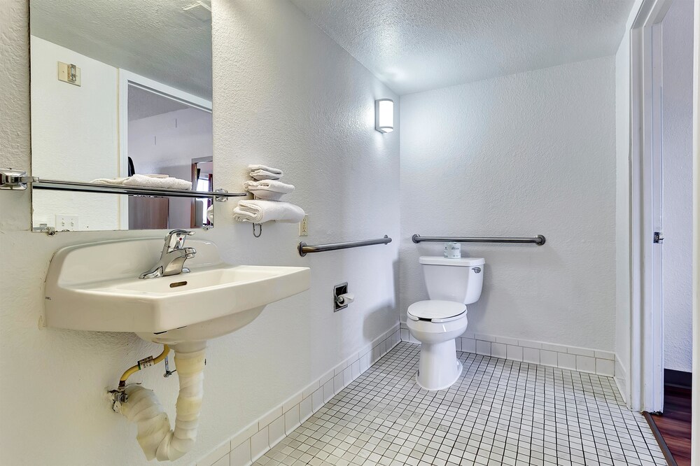 Motel6 Vallejo, CA - Six Flags West 22/64