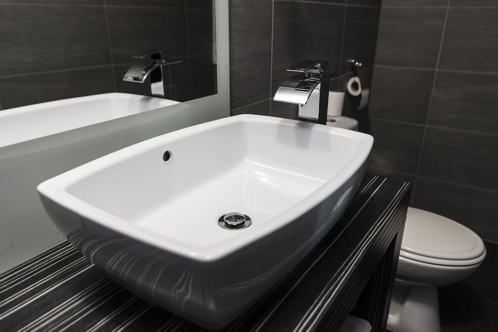 COOL ROOMS ZAGREB AIRPORT 27/62