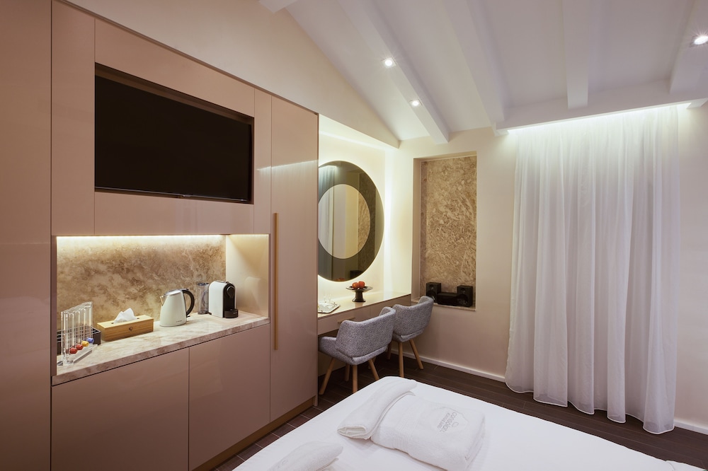 Consolato Boutique Suites 55/94