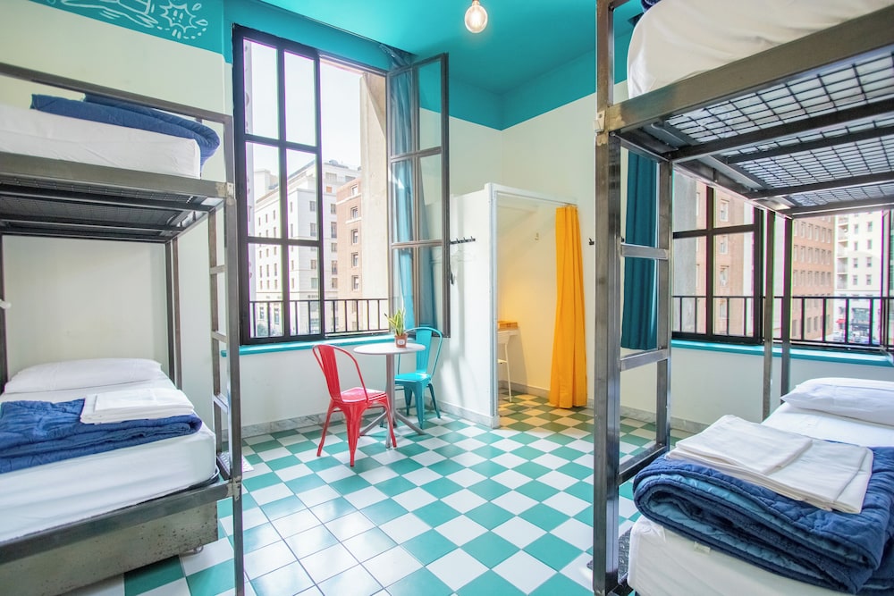 FEMALE DORM, 4 PEOPLE, SHARED BATHROOM