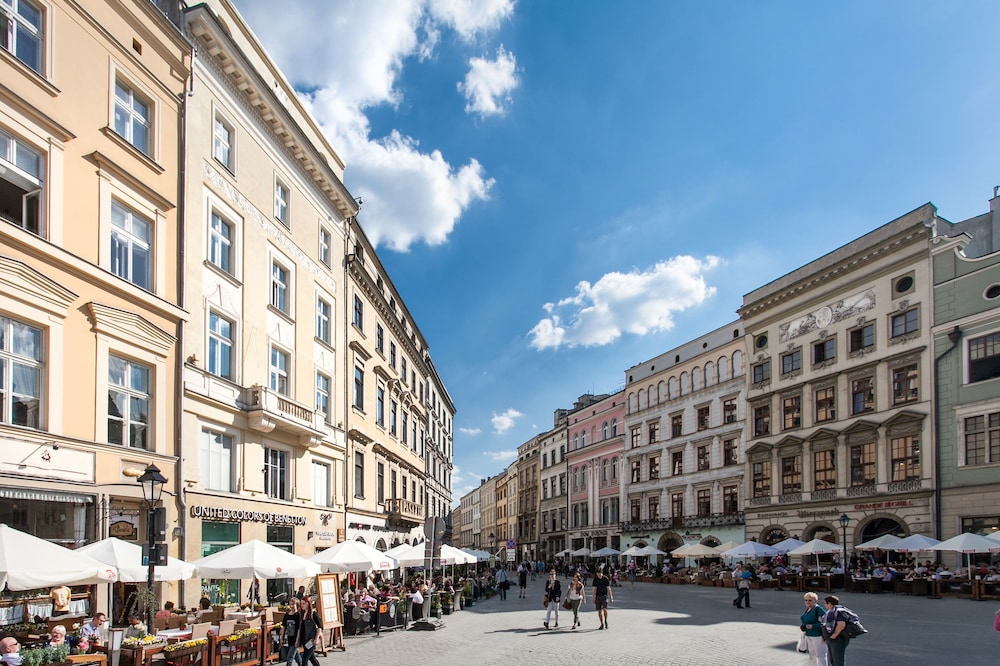Venetian House Market Square Aparthotel 45/47