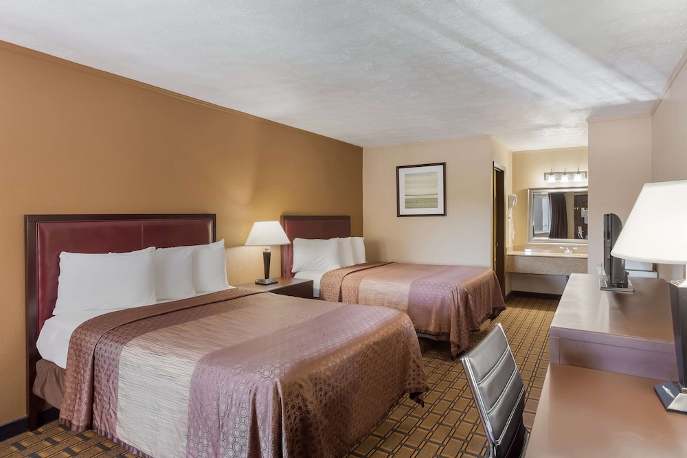 SureStay Hotel by Best Western Summersville 17/50