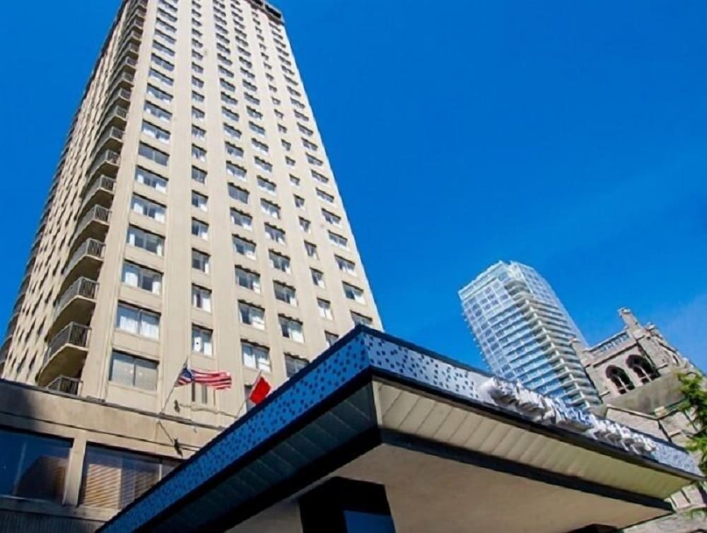 Century Plaza Hotel & Spa 3/74