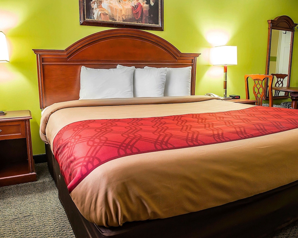 Econo Lodge Jefferson Hills Hwy 51 17/33