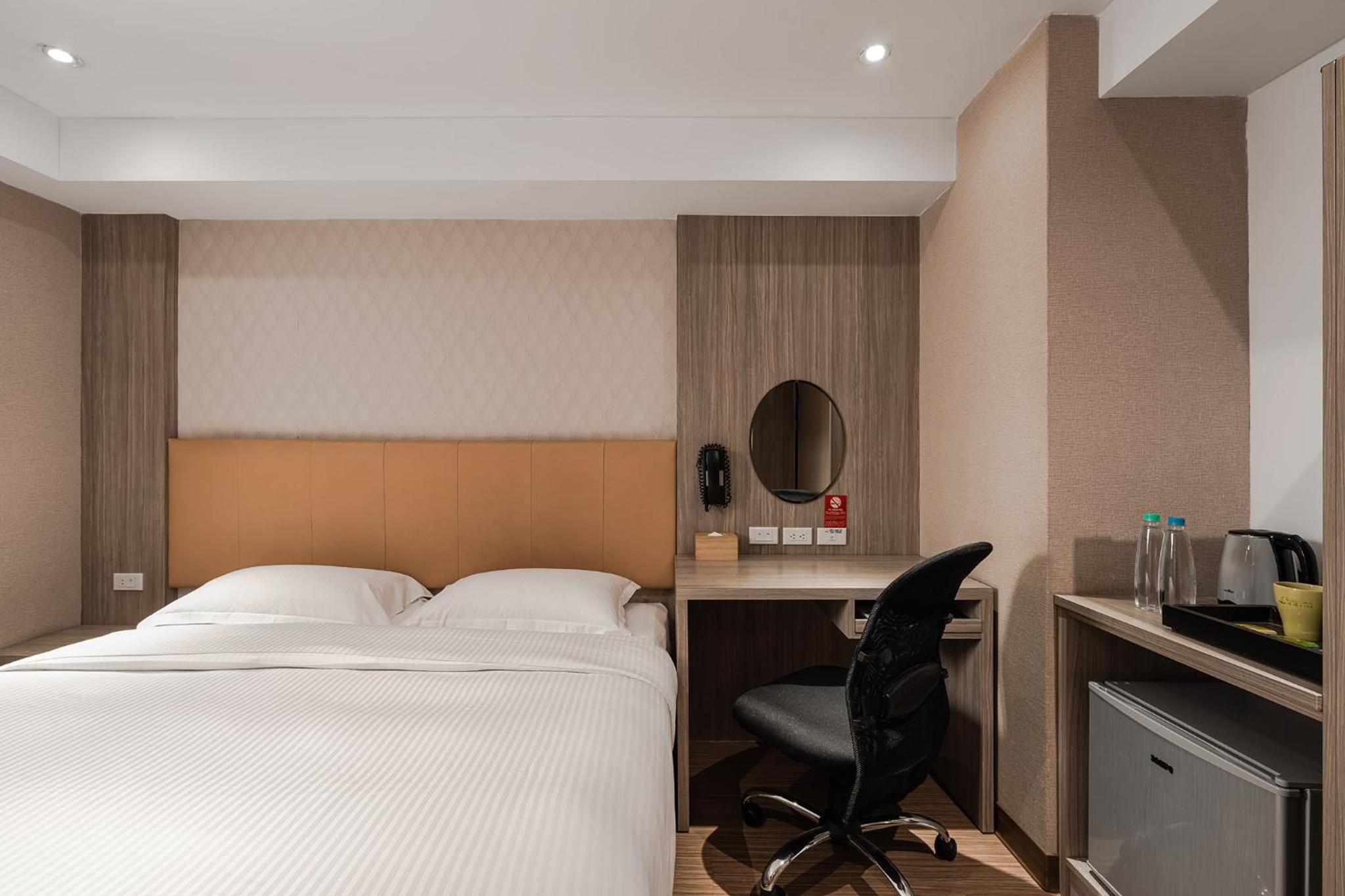 Budget, Double Bed, No Window