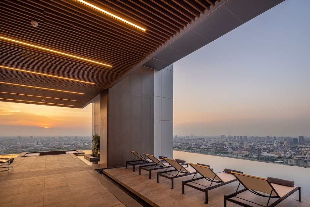 Eastin Grand Hotel Phayathai 45/50