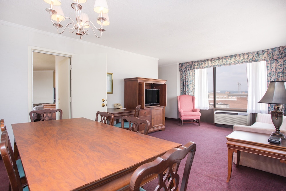 Augusta Downtown Hotel & Conference Center 10/26