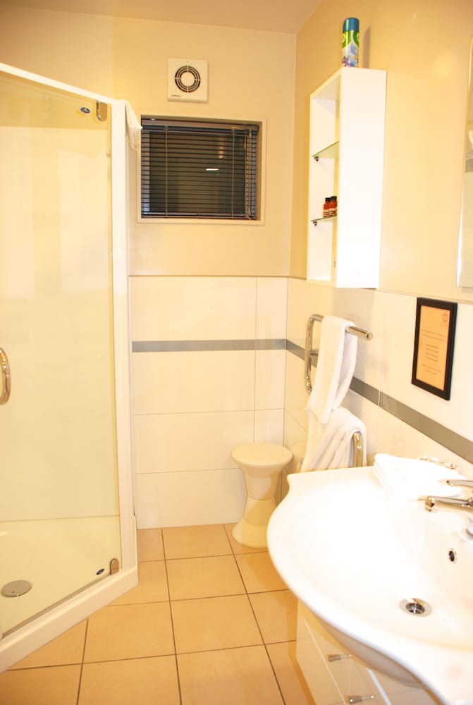 166 Majestic Court Motel 23/48