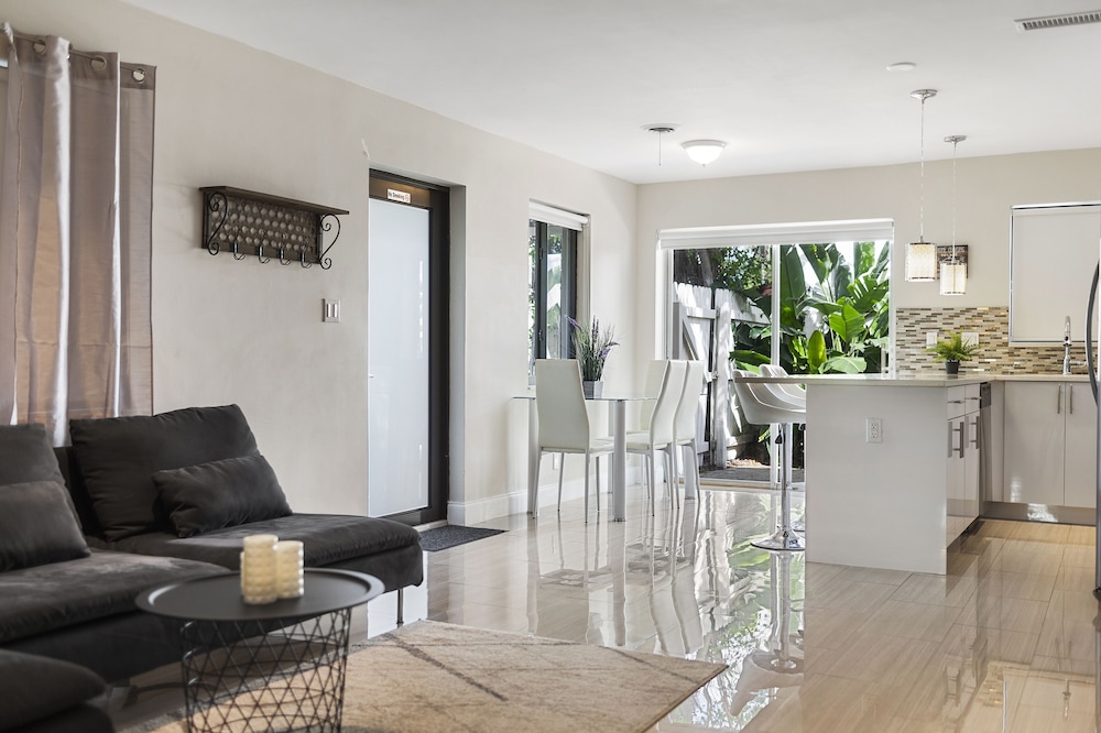 Alani Bay Deluxe Condos Fort Lauderdale 28/50