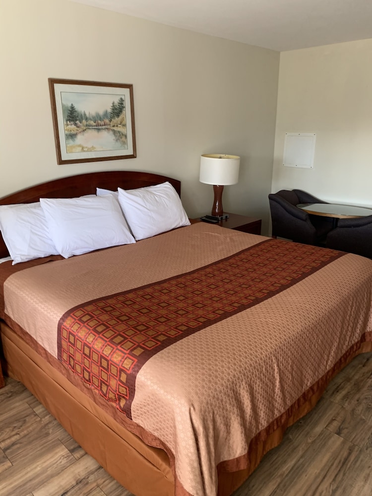 Magnuson Hotel Hampton NH 16/35