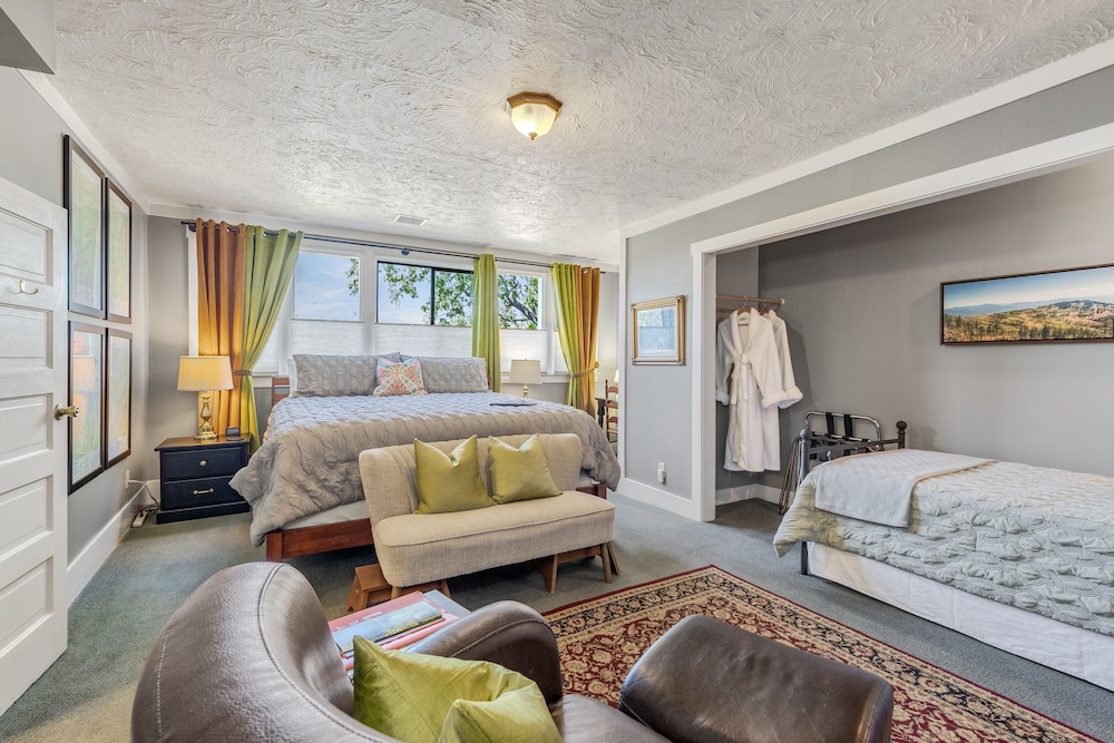Oak Hill Bed & Breakfast 35/50