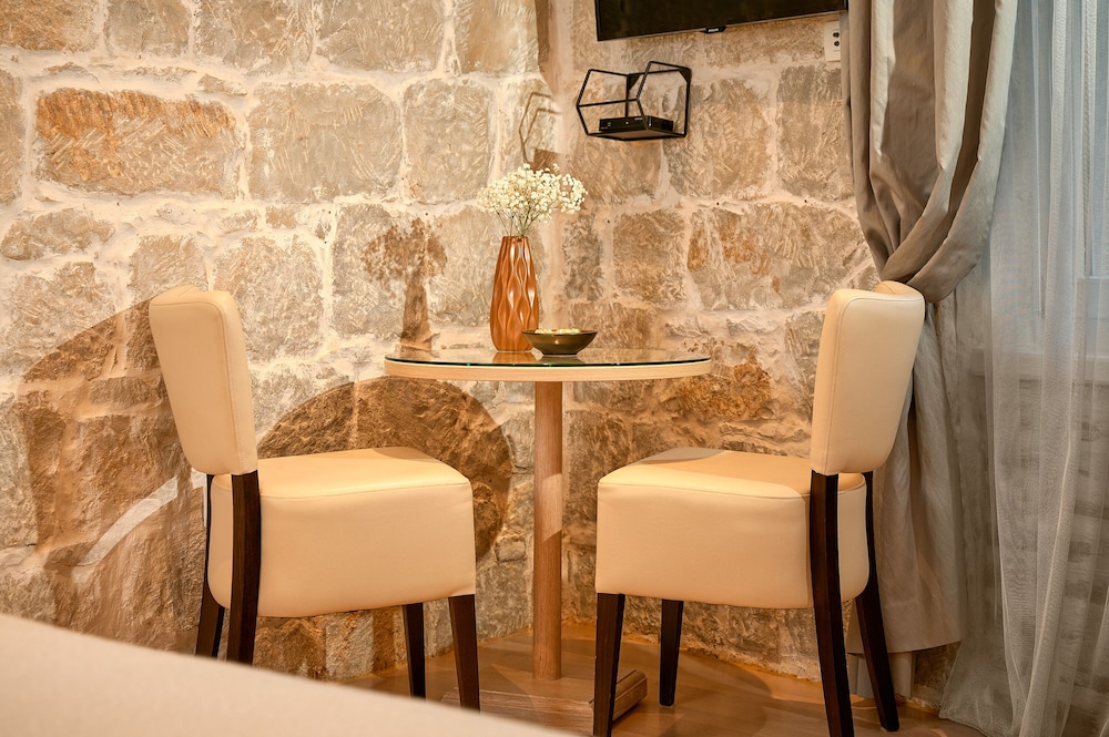 LANTERNA ROOMS 31/50