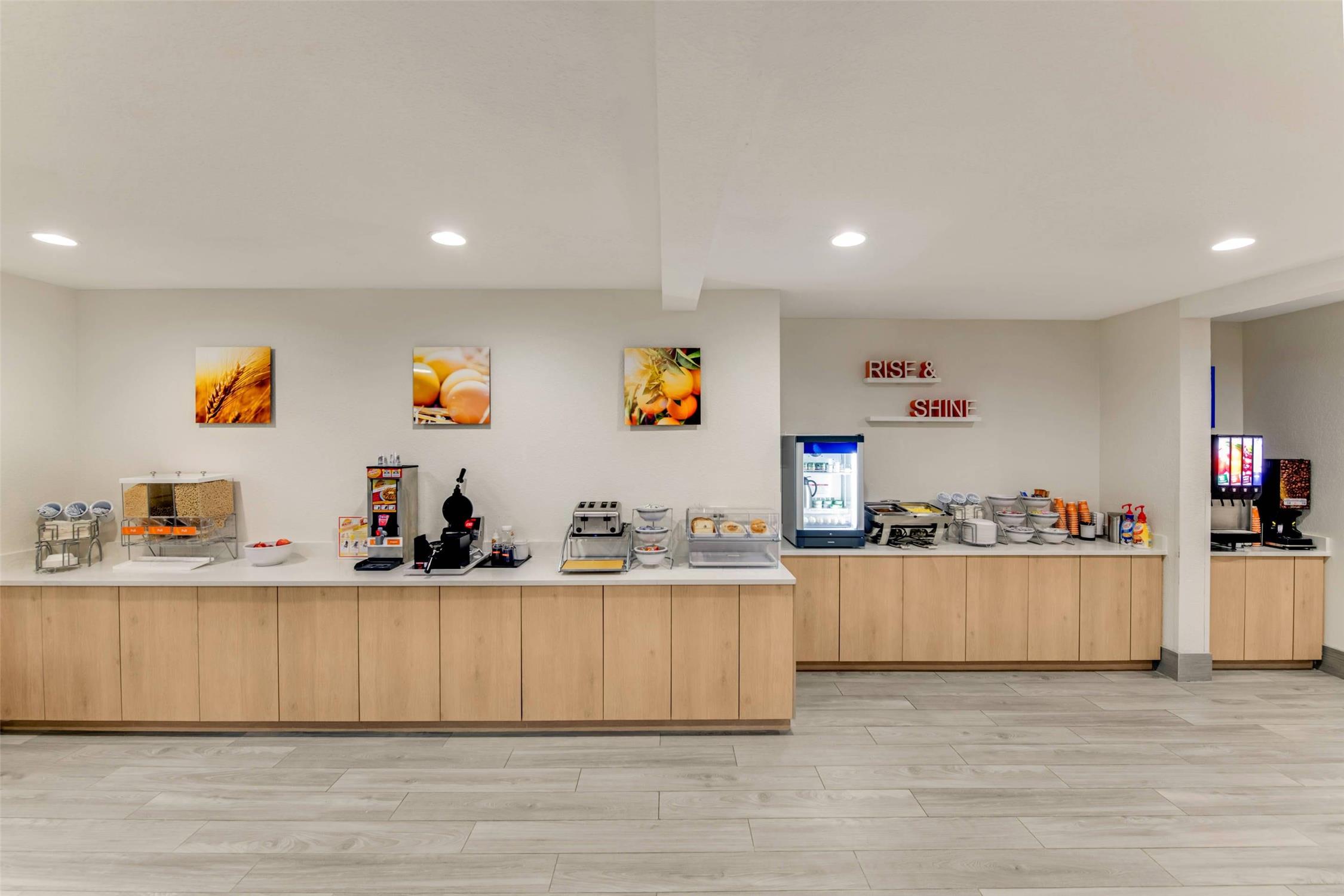 Comfort Inn & Suites Weston - Wausau 7/25